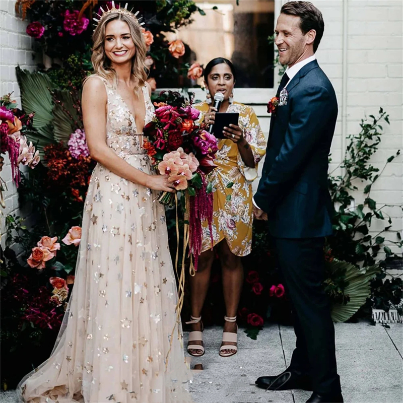 Shiny Boho Wedding Dress Star Sequins Embroidery V-Neck Backless Sexy Long Bridal Gowns Sleeveless Summer Vintage Beach Champagne Tulle Bride Dresses 