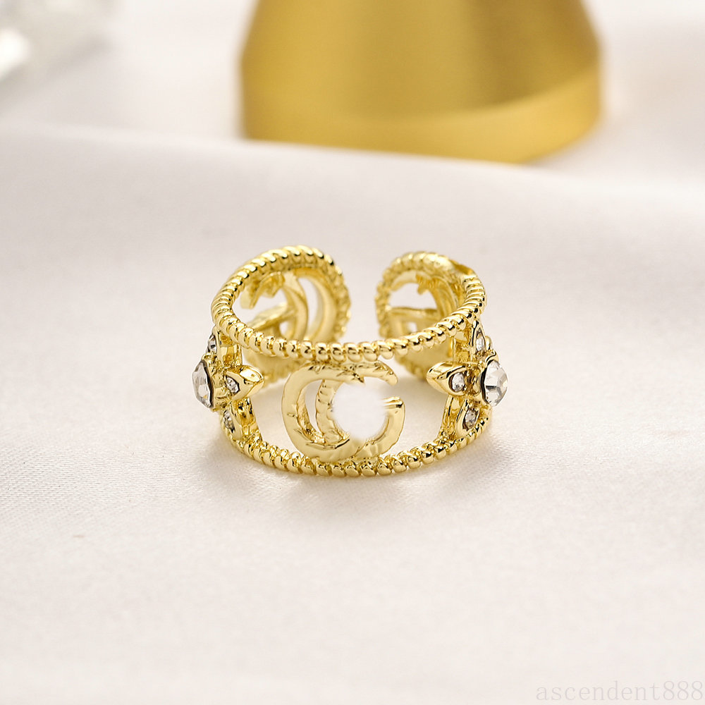 Fashion Brand Designer Gold Alloy Letter Band Rings Crystal Rhie Love Ring Women Men Wedding Jewelry Party Gift