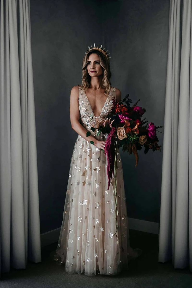 Shiny Boho Wedding Dress Star Sequins Embroidery V-Neck Backless Sexy Long Bridal Gowns Sleeveless Summer Vintage Beach Champagne Tulle Bride Dresses 