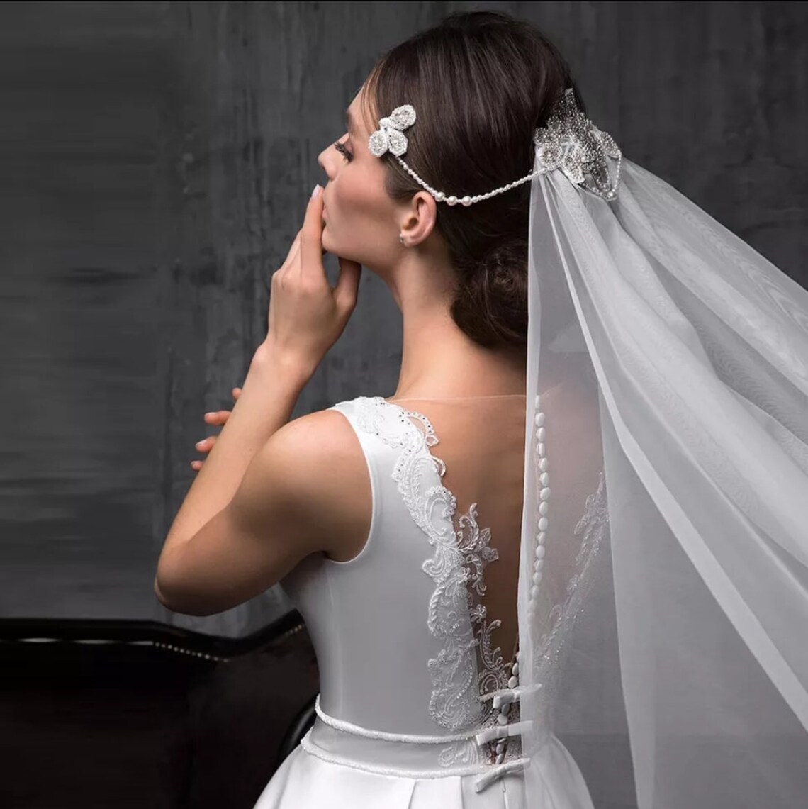 Arabic Sleeveless A Line Wedding Dresses Lace Appliques Formal Bridal Gowns Satin Sweep Train Brides Dress Custom Made YD
