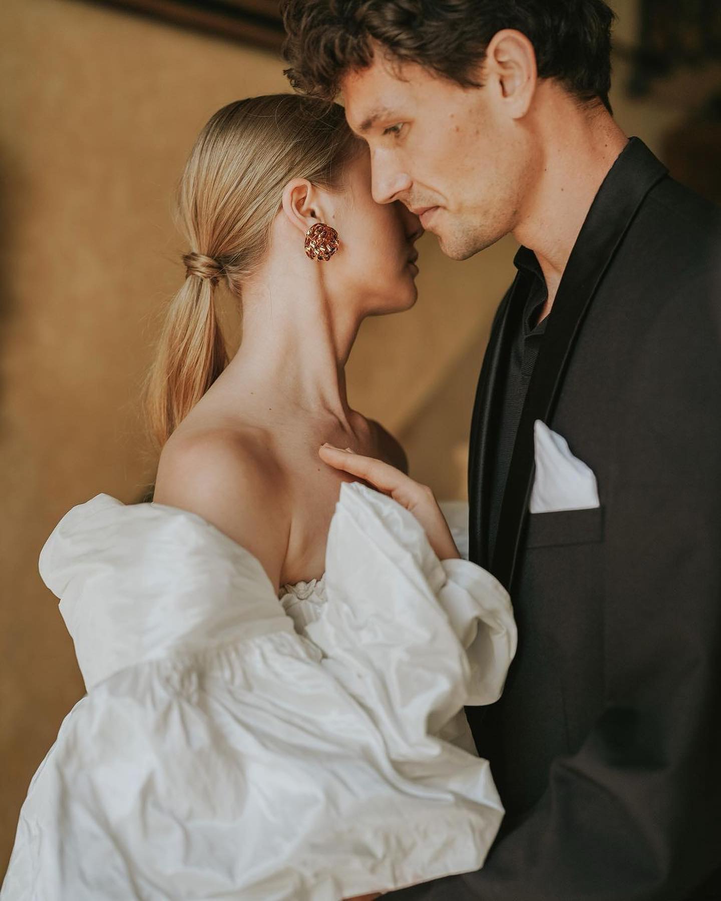 Vintage Ruffled Mermaid Off The Shoulder Wedding Dresses With Cape Pleated Bridal Gowns Sweep Train Taffeta Vestido De Novia