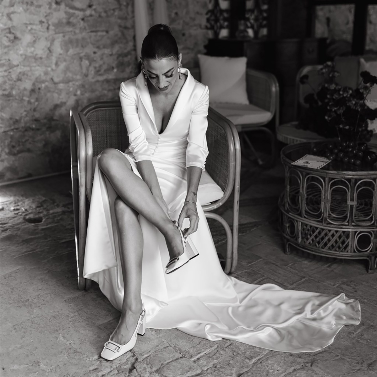 Elegant Wedding Dresses A Line Three Quarter Sleeve Bridal Dress Turn Down Collars Buttons High Slit Robe De Novia for Bride