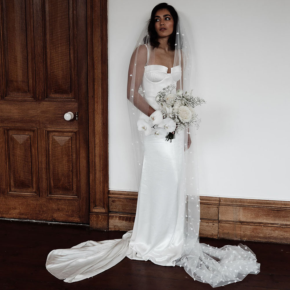 Mermaid Constructed Bustier Wedding Dresses Spaghetti Strap Satin Bridal Gown Low Cut Collar Sweep Train Bride Vestidos De Novia