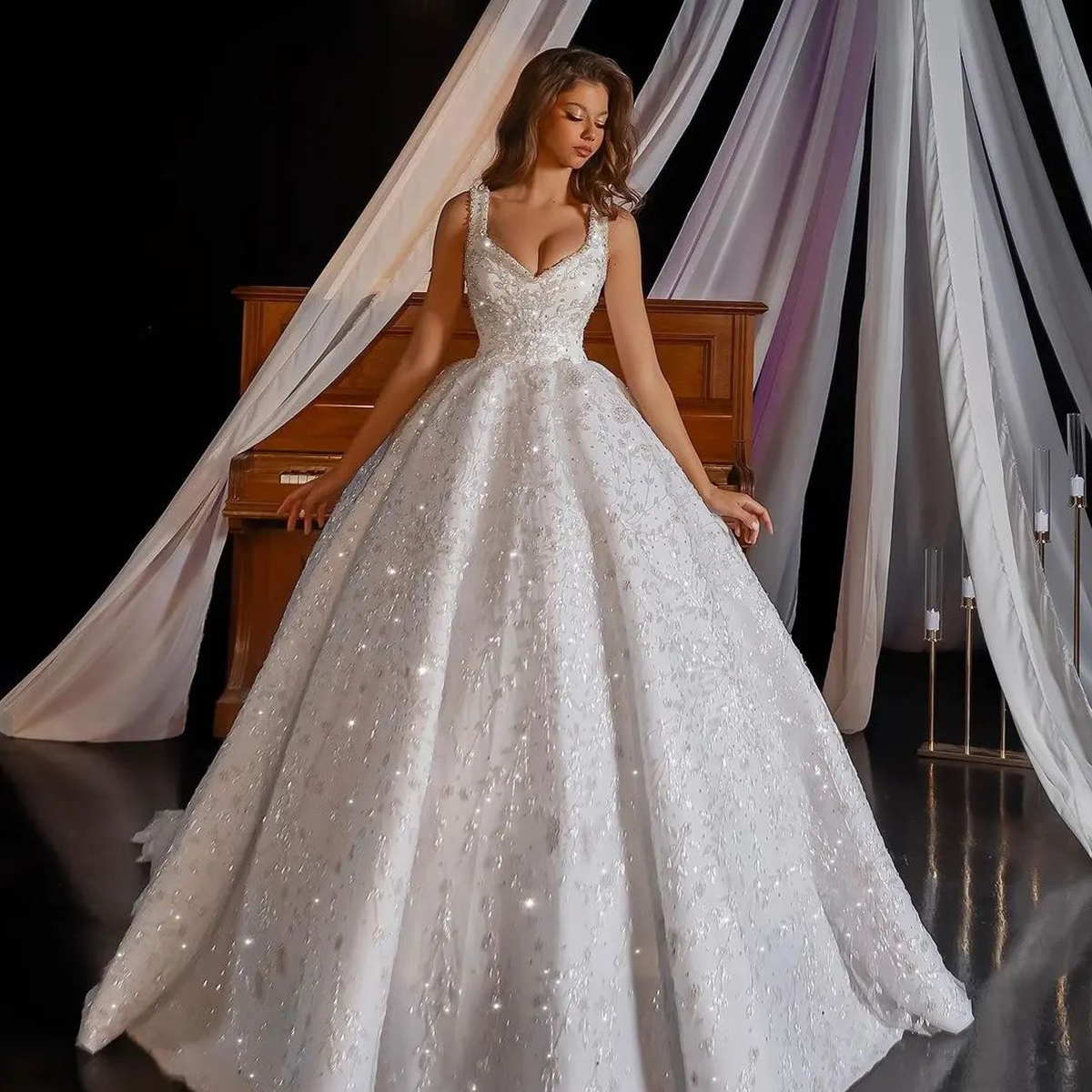 Sparkly Princess Wedding Dresses 2024 V Neck Spaghetti Straps Beads Wedding Gowns Luxury Appliques Brides Dresses Party Robes De Mariage