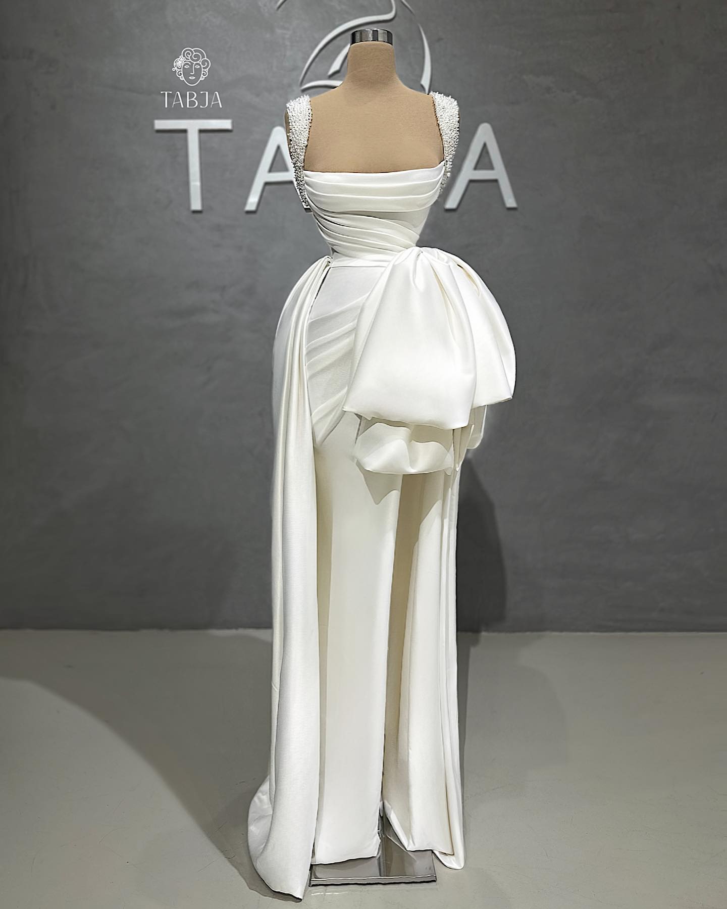 Stylish Pearls Mermaid Wedding Dresses Pleated Side Split Bridal Gowns Square Neckline Sweep Train Satin Vestido De Novia