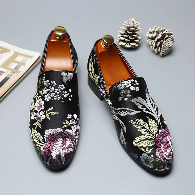 Dress Men's Casual Shoes Mens Comfortable Driving Loafers Light Moccasins Men Retro Embroidery Party Wedding Flats EUR Sizes New 38-48 231204