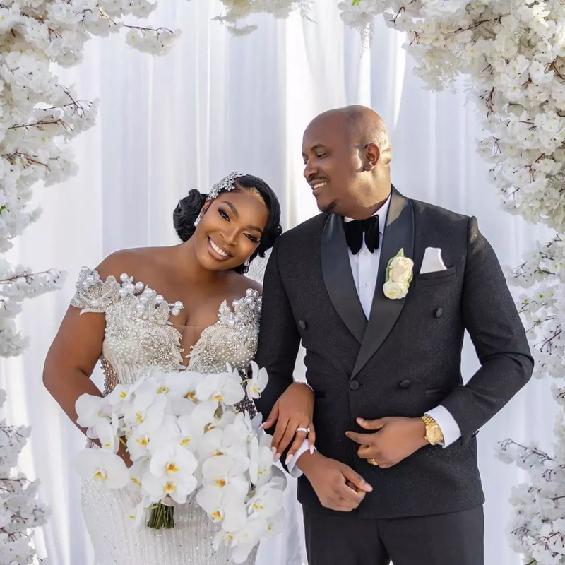 Luxurious Mermaid Wedding Dresses Off Shoulder Sparkling Lace Pearls Beaded Bridal Gowns Elegant for Bride African Black Women Country Style Chapel Dr