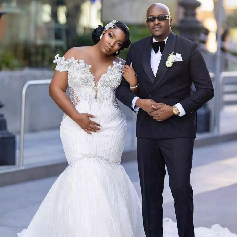Luxurious Mermaid Wedding Dresses Off Shoulder Sparkling Lace Pearls Beaded Bridal Gowns Elegant for Bride African Black Women Country Style Chapel Dr
