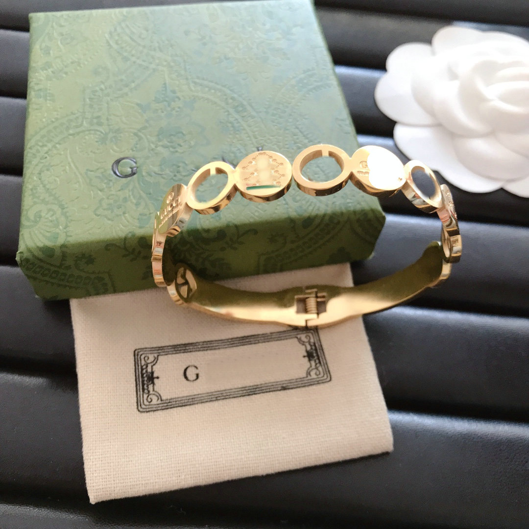 Bangles Brand Letter Bracelet Designer Jewelry Accessories Famous Women Gold Plated Wristband k Chain Couple Gifts