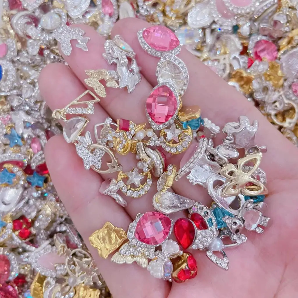Nail Art Decorations 50Pcs Beautiful Metal GlassResin Nail Art Rhinestones 3D Butterfly PendantCrystal Nail Decoration DIY Spring Manicure Accesso 231