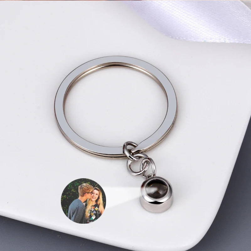 Key Rings Personalized Po Projection Chain Simple Custom Picture Small Circle Keyring for Women Men Memory Birthday Christmas Gift 231206