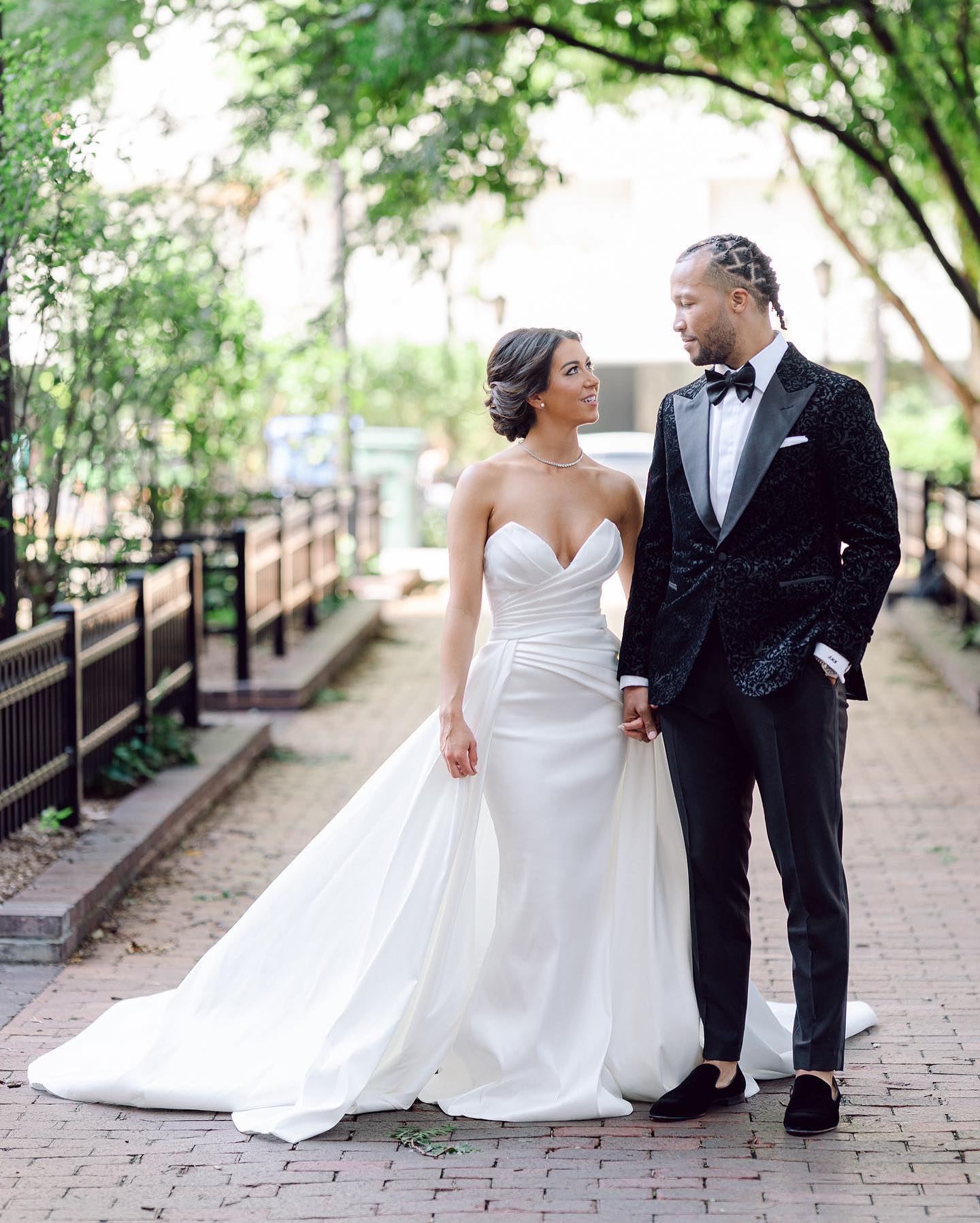 Charming Mermaid Overskirt Wedding Dresses With Detachable Train Pleated Bridal Gowns Strapless Neckline Satin Vestido De Novia