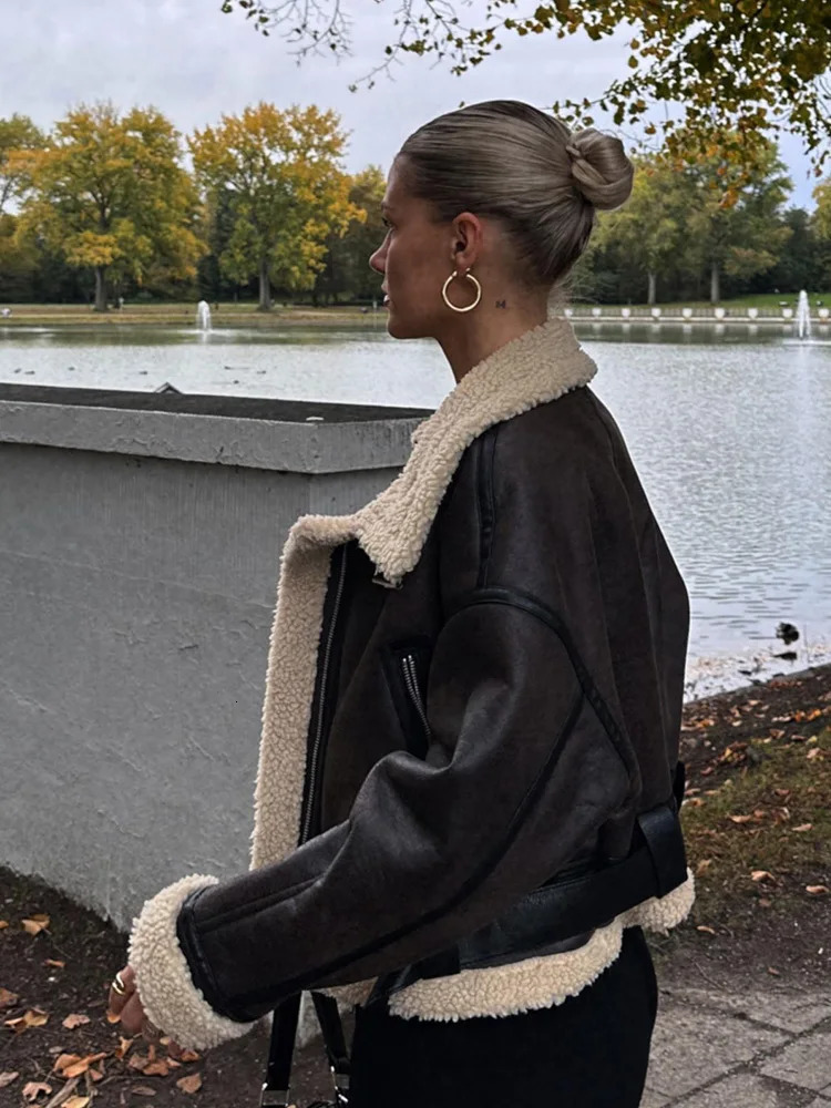 Women's Jackets HH TRAF Winter Faux Leather Jacket For Women Vintage Fleece Lining Motorcycle Coat Lapel Long Sleeve Woman Warm Outerwear 231206