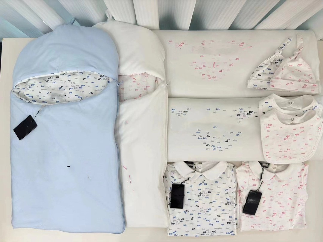 Luxury Newborn letter embroidery Rompers Suits Babies Sleeping Wear Jumpsuit cotton Soft Warm Bedding Blankets with Hat and Bib Diaper 5pcs Infant clothing S0783