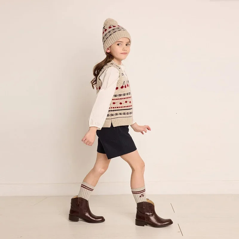 Clothing Sets spot autumn/Winter Pure Wool Vest Girls' Cherry Sweater Knitted Tank Top Children's Academy Style High Set Top Bonpoint 231202