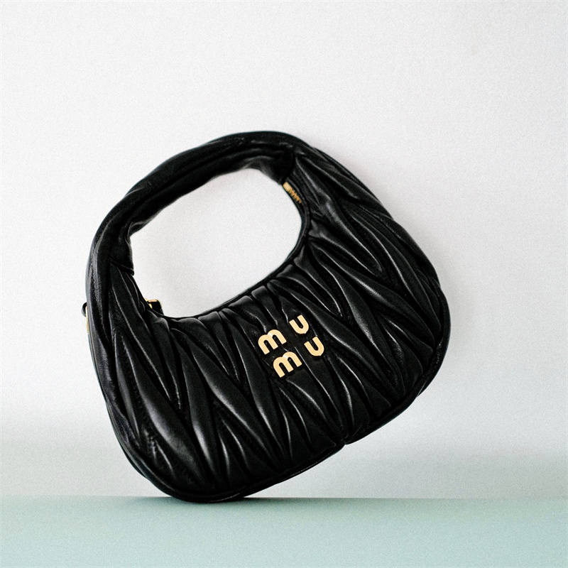 Womens fashion Wander Matelasse CrossBody cosmetic Bags luxury Designer Clutch shoulder makeup bags straps mens travel leather top handle handbag satchel Tote bag