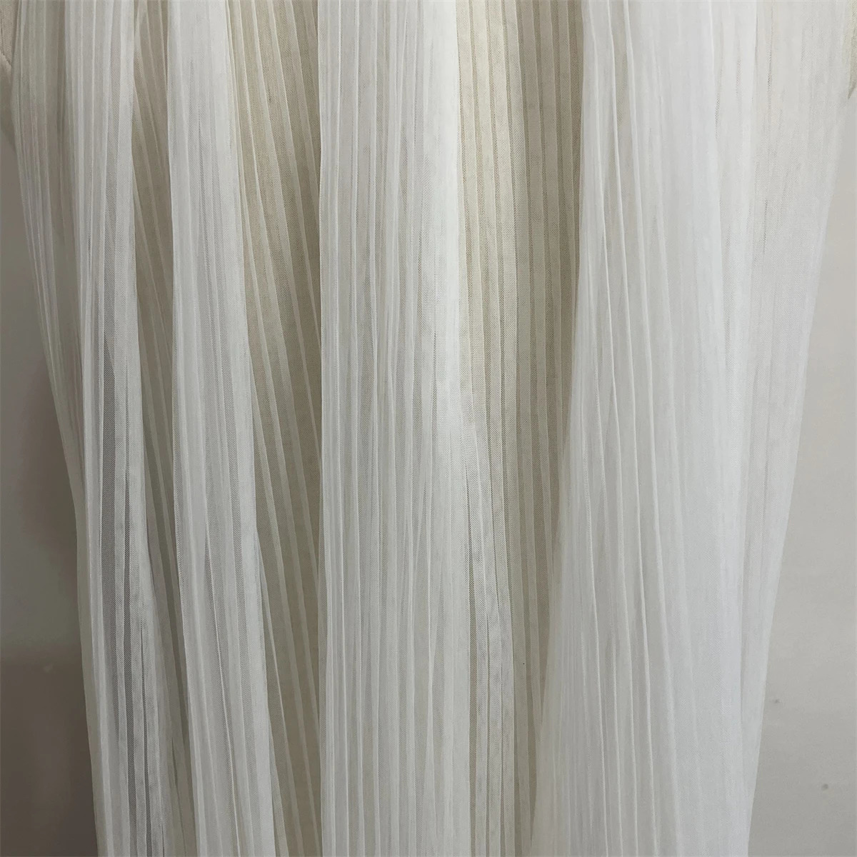 Wedding Hair Jewelry Pleated Wedding Veil Simple Bridal Veil Elegant WhiteIvory Veil With Comb Accessories Elbow Fingertip Waltz Length 75100150cm 231