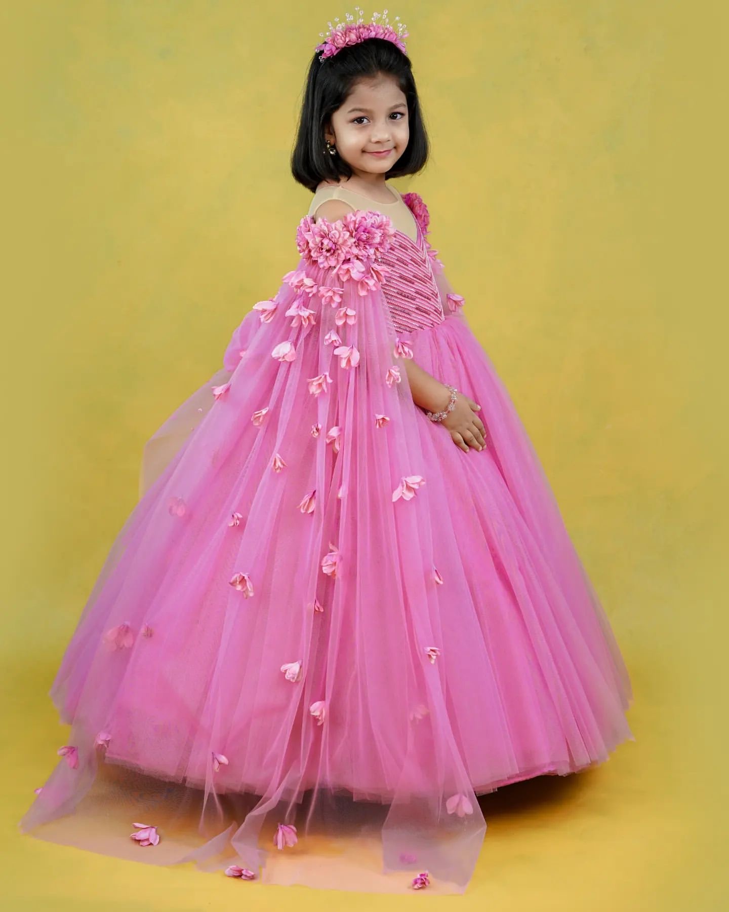 2023 Fuchsia Crystals Flower Girl Dresses Ball Gown Tulle Hand Made Flowers Vintage Little Girl Peageant Birthday Christening Dress Gowns ZJ421