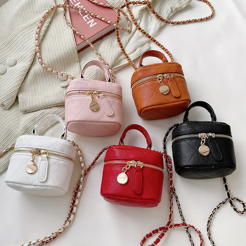 Handbags Fashion Children Shoulder Bags Patent Leather Cute Little Girls Mini Shoulder Bag for Kids Coin Purse Small Handbags 231208