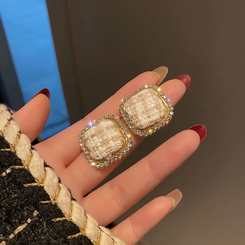 Charm Korean Multiple Colour Shiny Crystal Geometric Women Earrings Contracted Sweet Lovely Heart Fine Fashion Drop Jewelry 231208