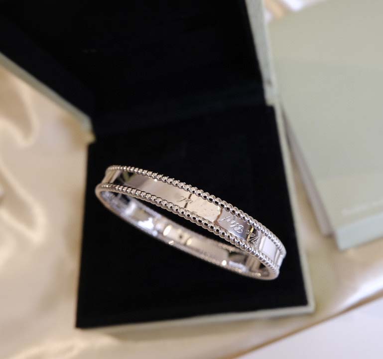 2024 Luxury quality punk band bracelet words shape for women wedding jewelry gift have box stamp with three colors plated PS2058