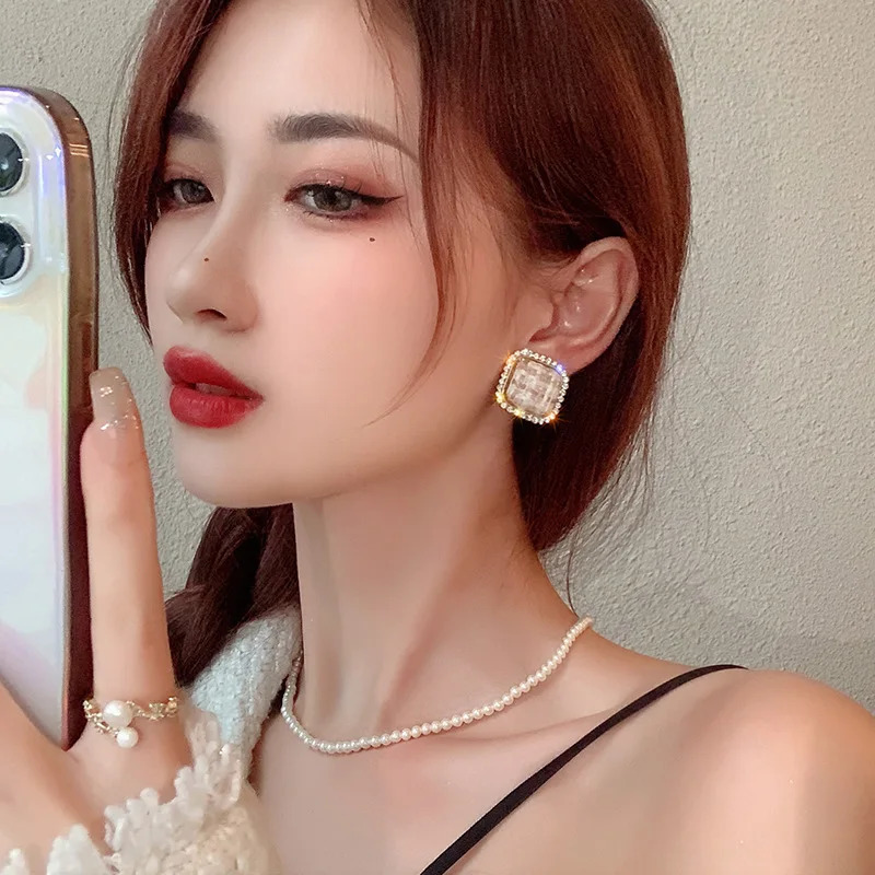Charm Korean Multiple Colour Shiny Crystal Geometric Women Earrings Contracted Sweet Lovely Heart Fine Fashion Drop Jewelry 231208