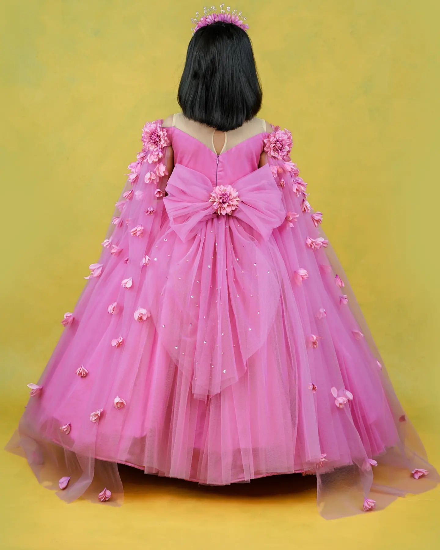 2023 Fuchsia Crystals Flower Girl Dresses Ball Gown Tulle Hand Made Flowers Vintage Little Girl Peageant Birthday Christening Dress Gowns ZJ421