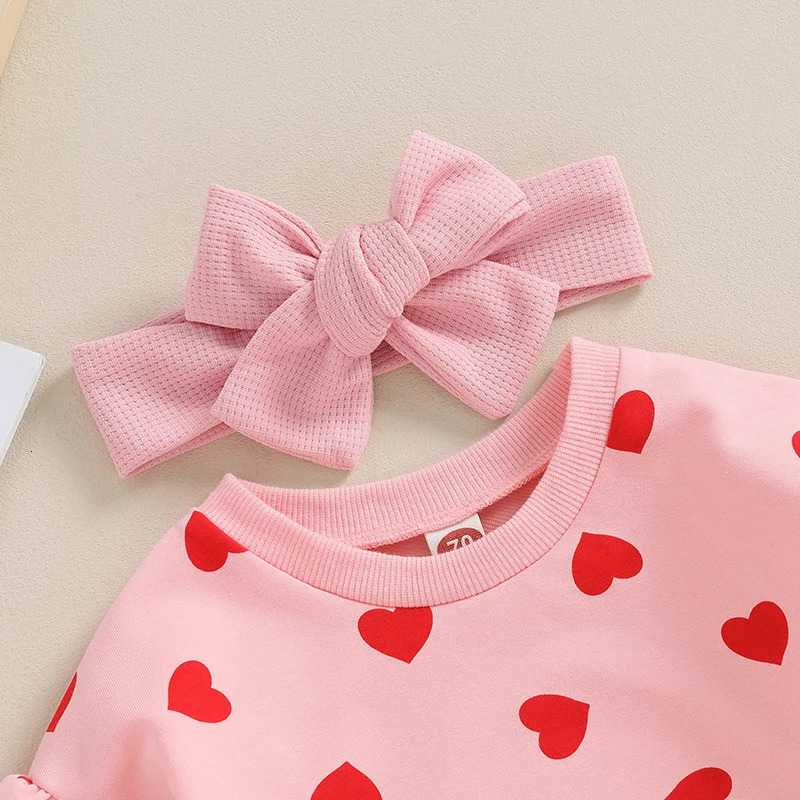 Rompers Valentine s Day Baby Clothes Kids Girls Bodysuit Outfits Cute Heart Print Ruffle Long Sleeve Romper with Headband Infant 231207