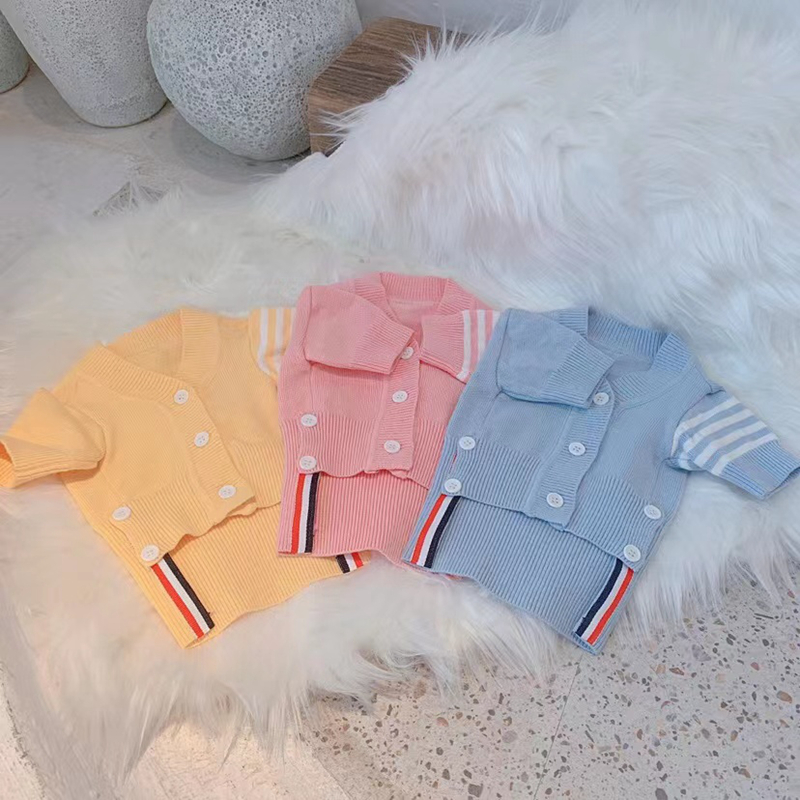 Collegial Style Apparel Designer Dog Clothes Soft Warm Dogs Sweater Classic Pet Casual Wear Clothing Fashion Winter Cardigan Sweaters Knitted Coat Gre