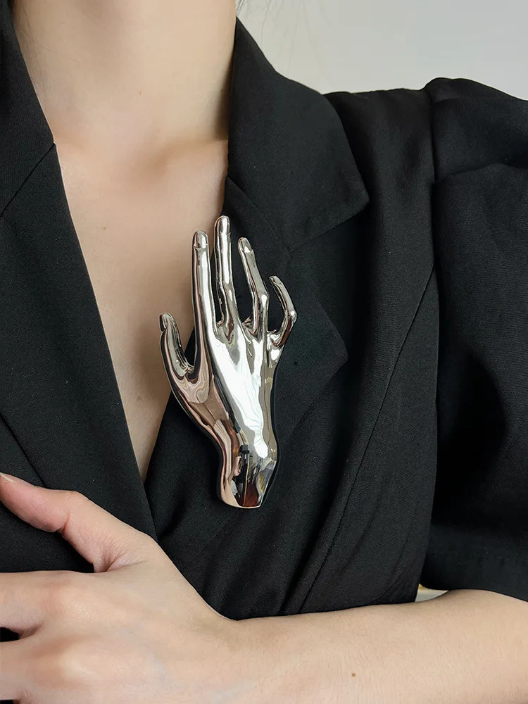 Pins Brooches Metal Smooth Palm Hand shaped Large Broochs for Women Men Punk Unique Creative Suit Party Jewelry Accessories 231208