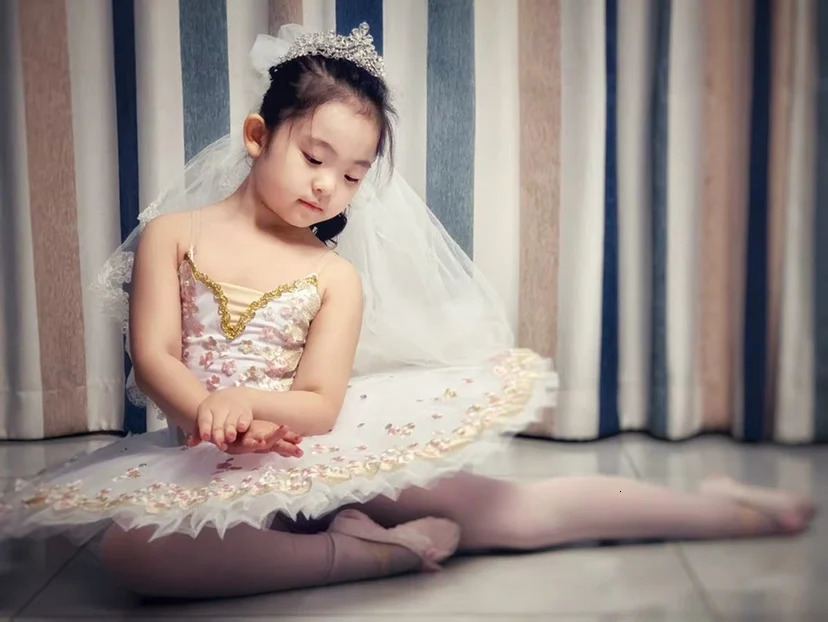 Headbands Swan Lake Headwear Feather ballet costume accessories 231207