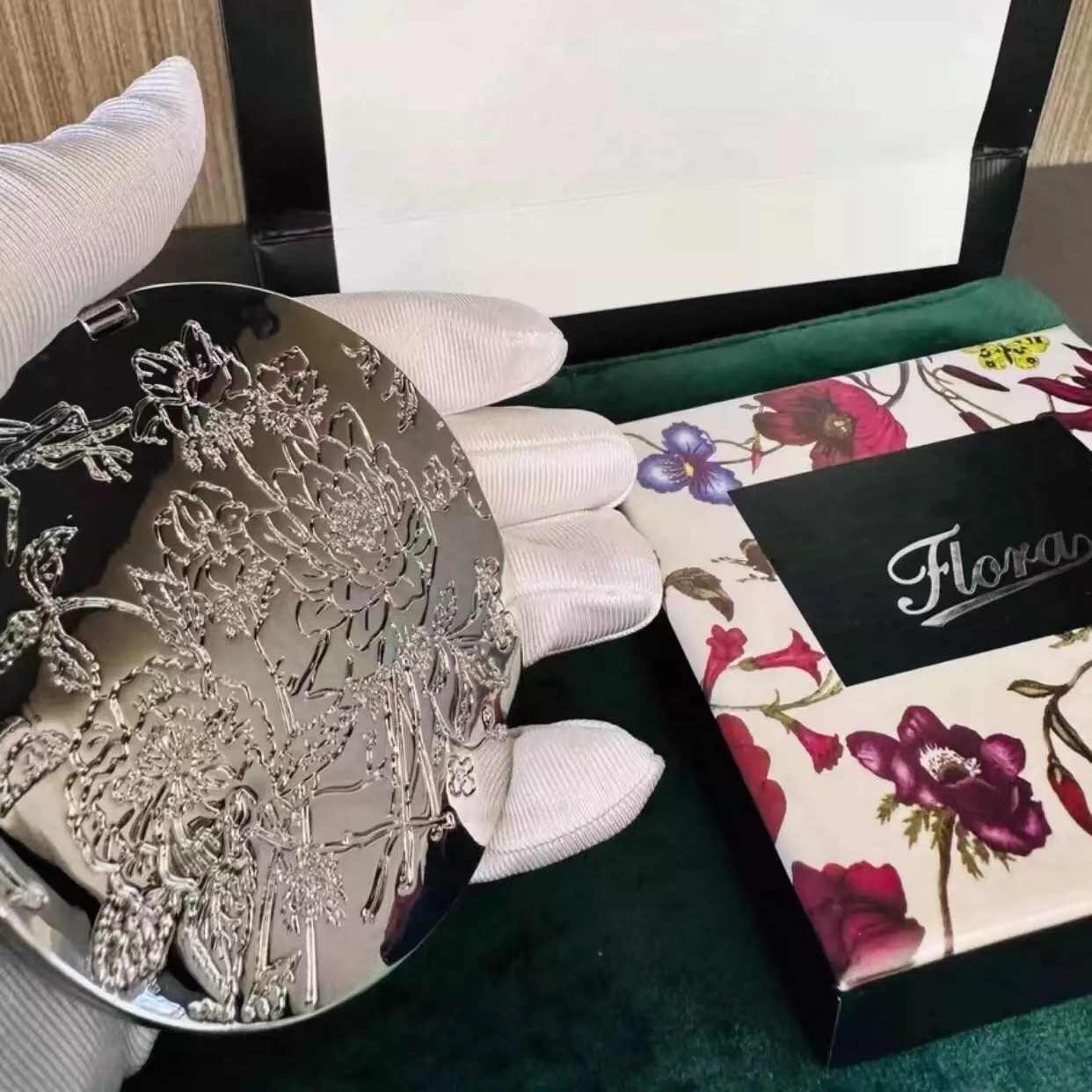 Brand Sliver Floral Makeup Mirror Compact Stainless Steel Metal Pocket Vanity Mirror 2 Sided Women Portable Folding Mirror Gift