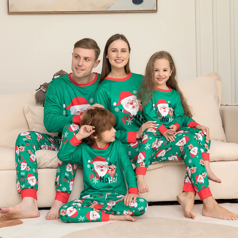 Family Matching Outfits Christmas Pajamas Set Xmas Outfit Adult Kids Women Pyjamas Clothes Mother And Daughter Father Son Sleepwear 231207