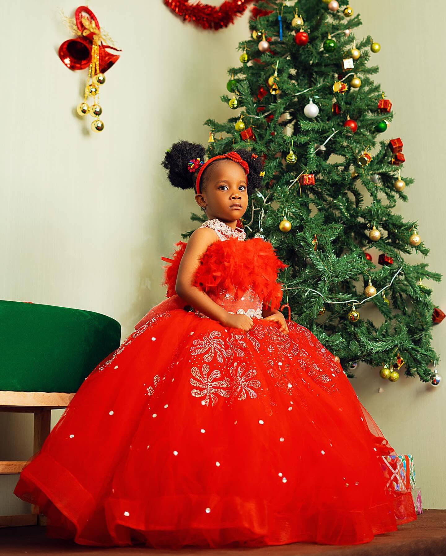 2023 Beaded Crystals Flower Girl Dresses Ball Gown Tulle Feathers Vintage Little Girl Christmas Peageant Birthday Christening Tutu Dress Gowns ZJ4239