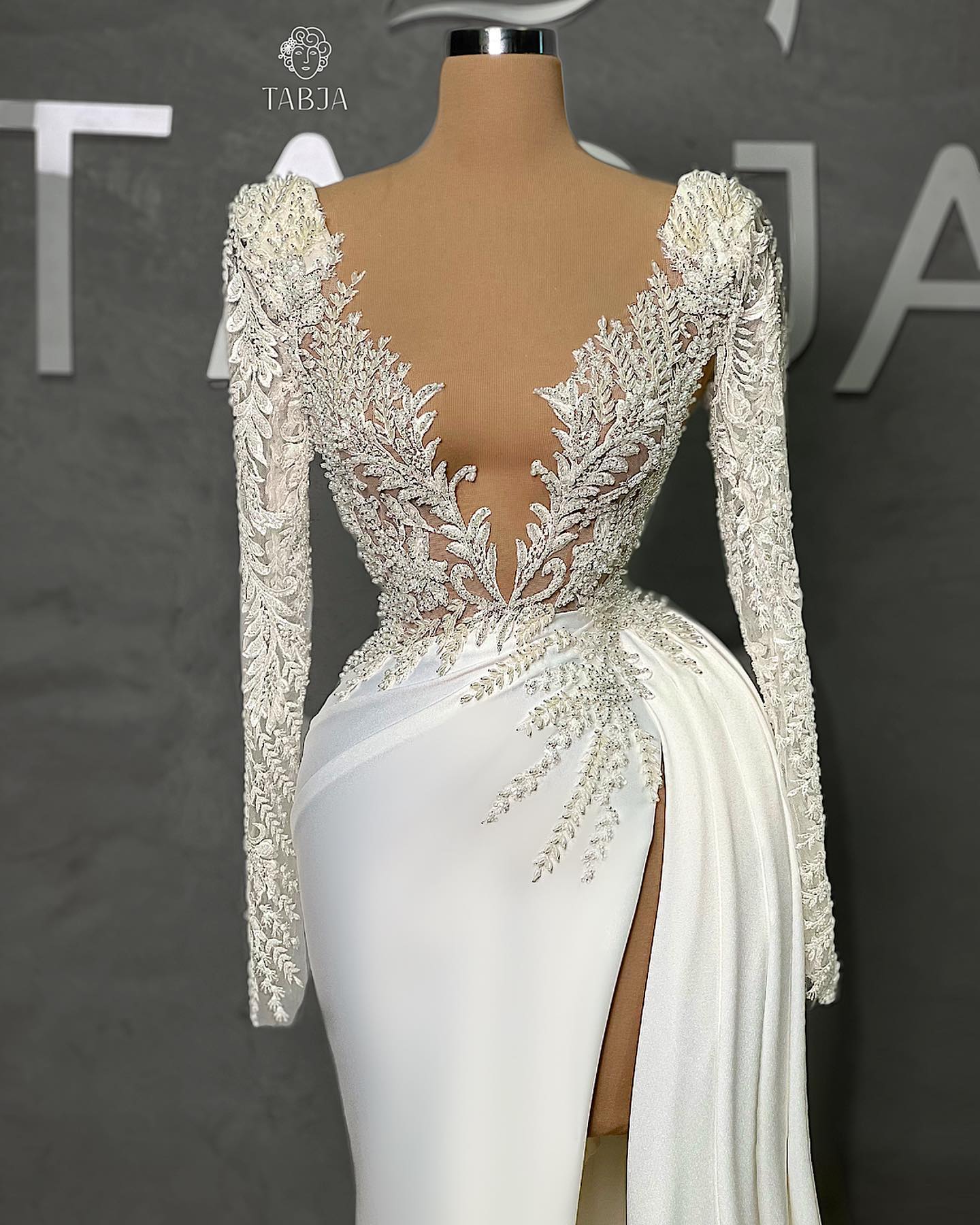 Stunning Sheath Beaded Wedding Dresses Lace Side Split Bridal Gowns Illusion Deep V Neckline Satin Long Sleeves Vestido De Novia