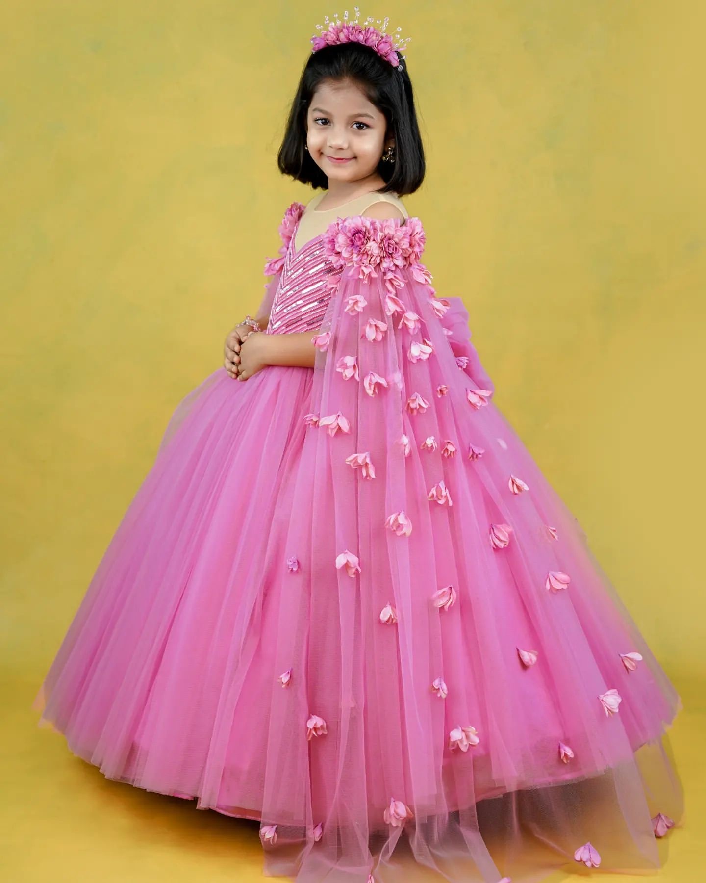 2023 Fuchsia Crystals Flower Girl Dresses Ball Gown Tulle Hand Made Flowers Vintage Little Girl Peageant Birthday Christening Dress Gowns ZJ421
