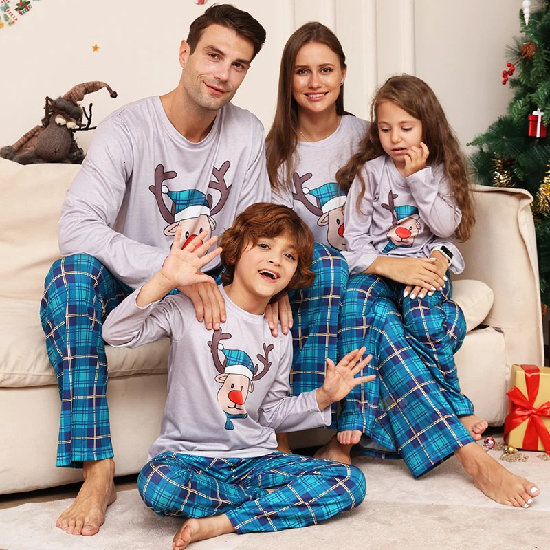 Family Matching Outfits Xmas Pajamas Set Deer Printed 2024 Christmas Look Same Adult Kids Mother And Daughter Dog Clothes 231207
