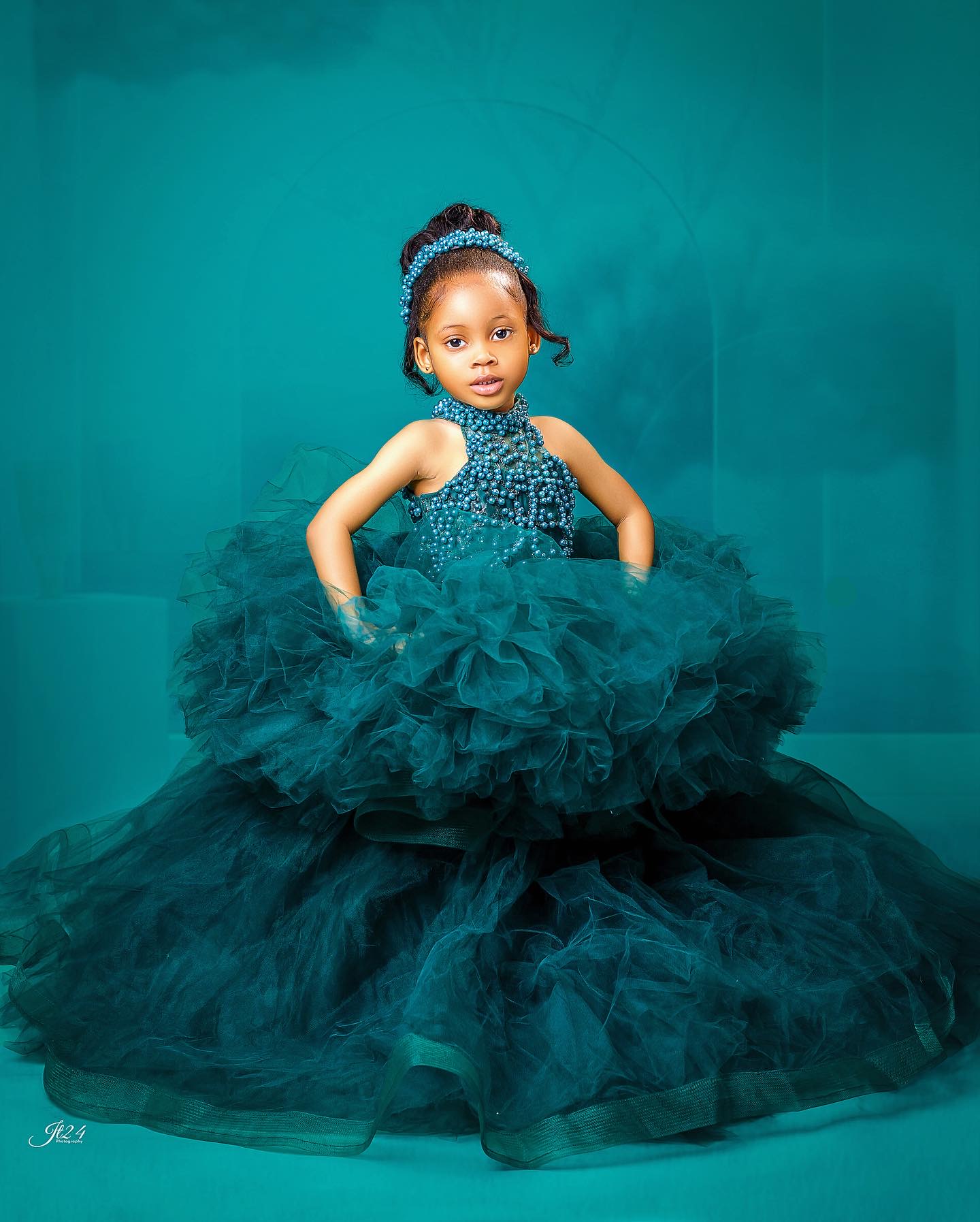 2023 Hunter Green Luxurious Flower Girl Dresses Ball Gown Tulle Pearls Tiers Vintage Little Girl Peageant Birthday Christening Dress Gowns ZJ418