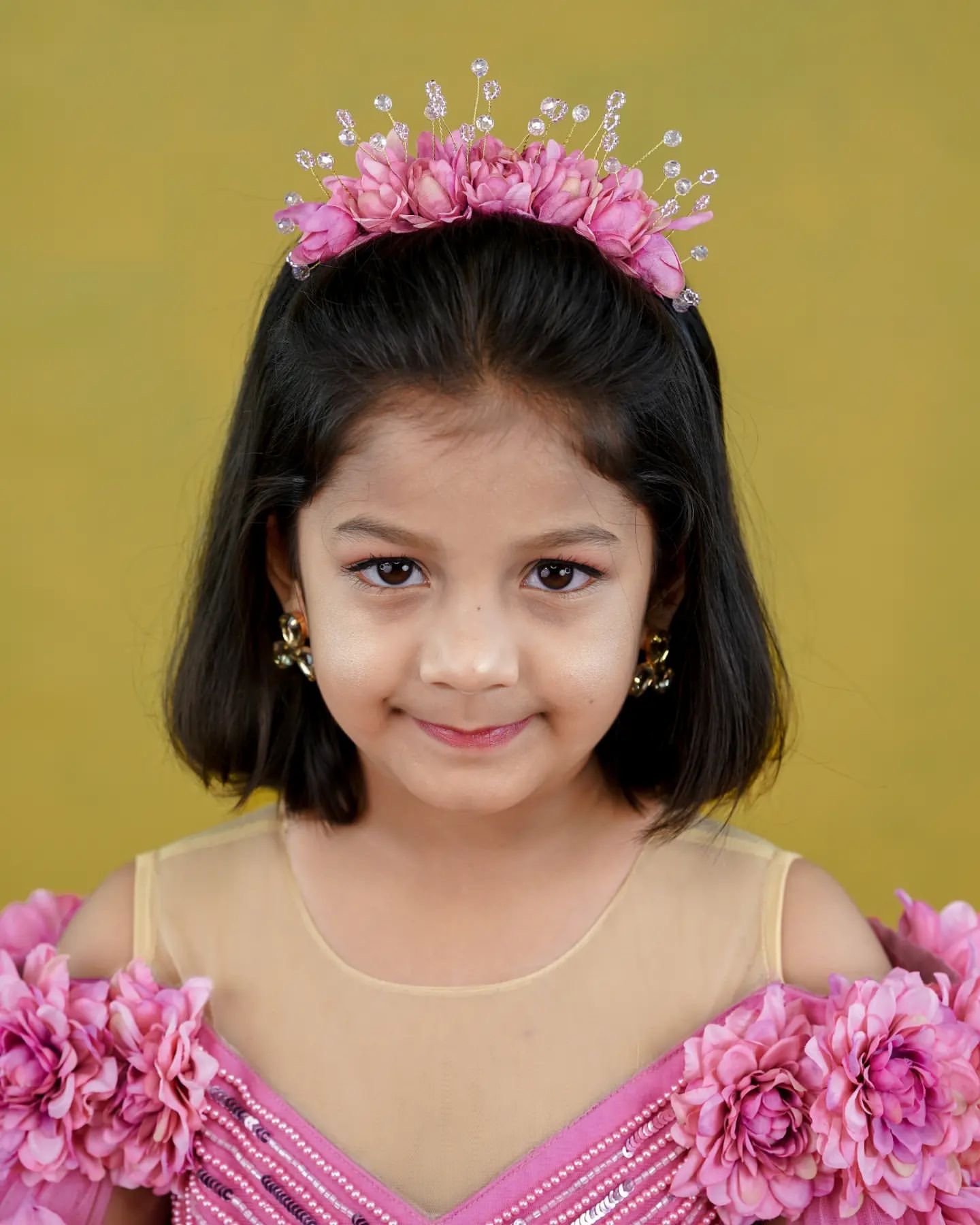 2023 Fuchsia Crystals Flower Girl Dresses Ball Gown Tulle Hand Made Flowers Vintage Little Girl Peageant Birthday Christening Dress Gowns ZJ421