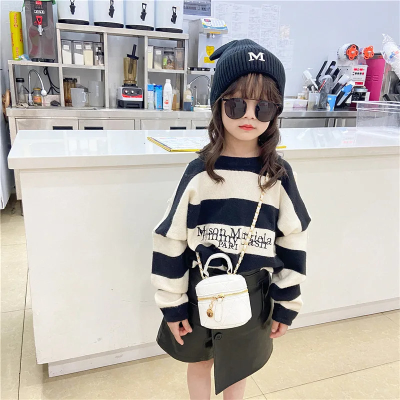Handbags Fashion Children Shoulder Bags Patent Leather Cute Little Girls Mini Shoulder Bag for Kids Coin Purse Small Handbags 231208