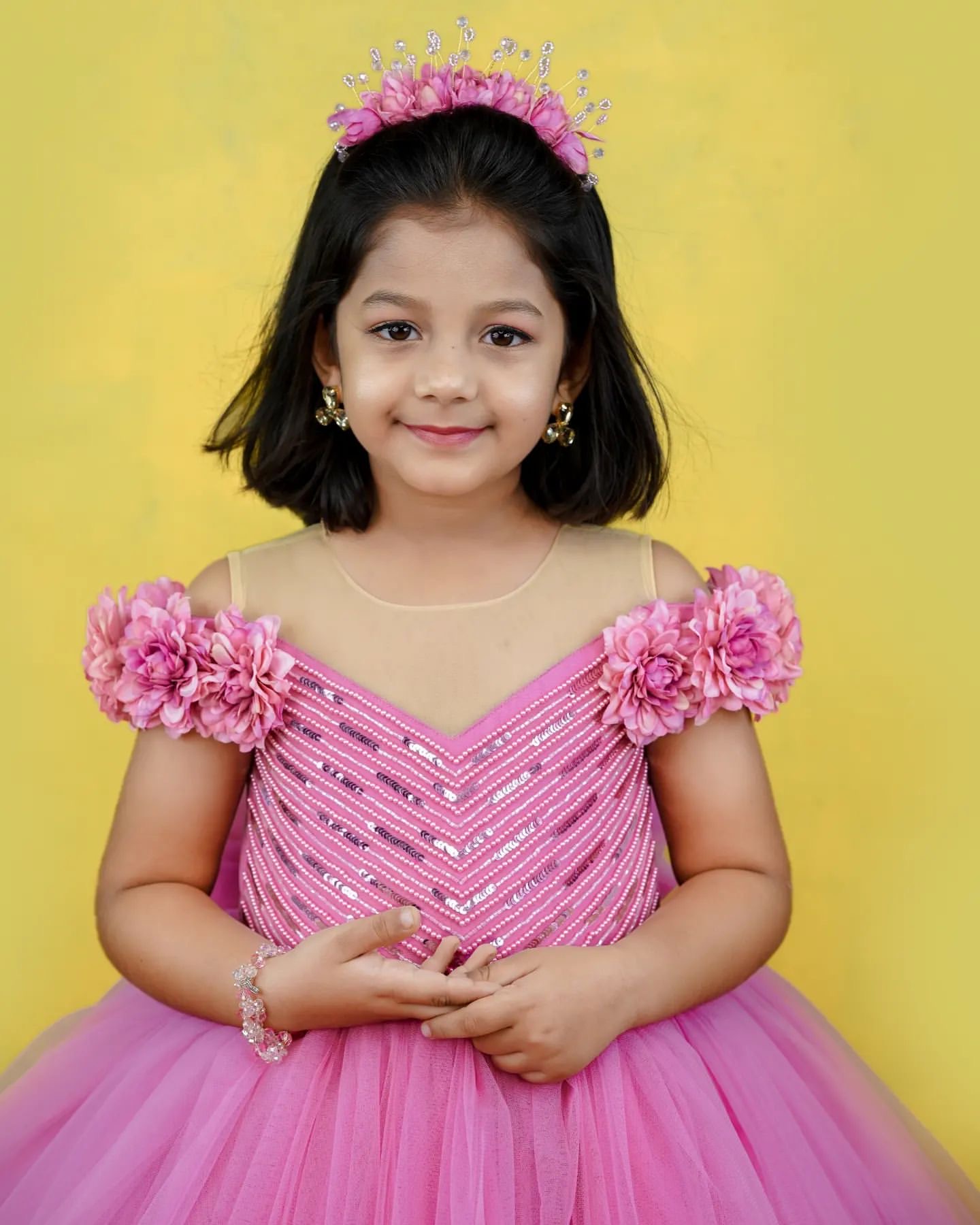 2023 Fuchsia Crystals Flower Girl Dresses Ball Gown Tulle Hand Made Flowers Vintage Little Girl Peageant Birthday Christening Dress Gowns ZJ421