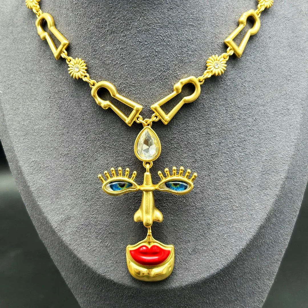 Dangle Chandelier Exaggerate Red Lips Nose Eye Stud Earring Devil's Eye Long Tassels for Women Jewelry European Court Style Vintage 231208