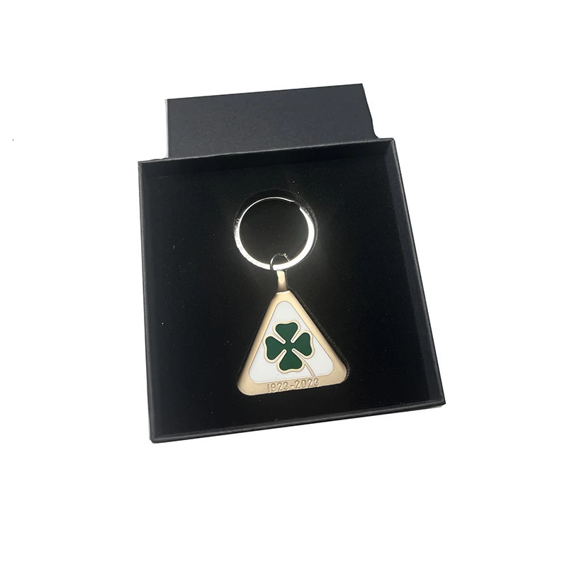 Key Rings Alfa Romeo anniversary four-leaf clover key chain Tonale stelvio giulia car key chain ring decoration 231208