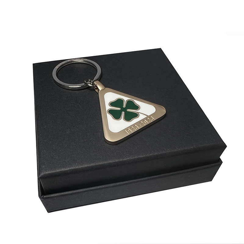 Key Rings Alfa Romeo anniversary four-leaf clover key chain Tonale stelvio giulia car key chain ring decoration 231208