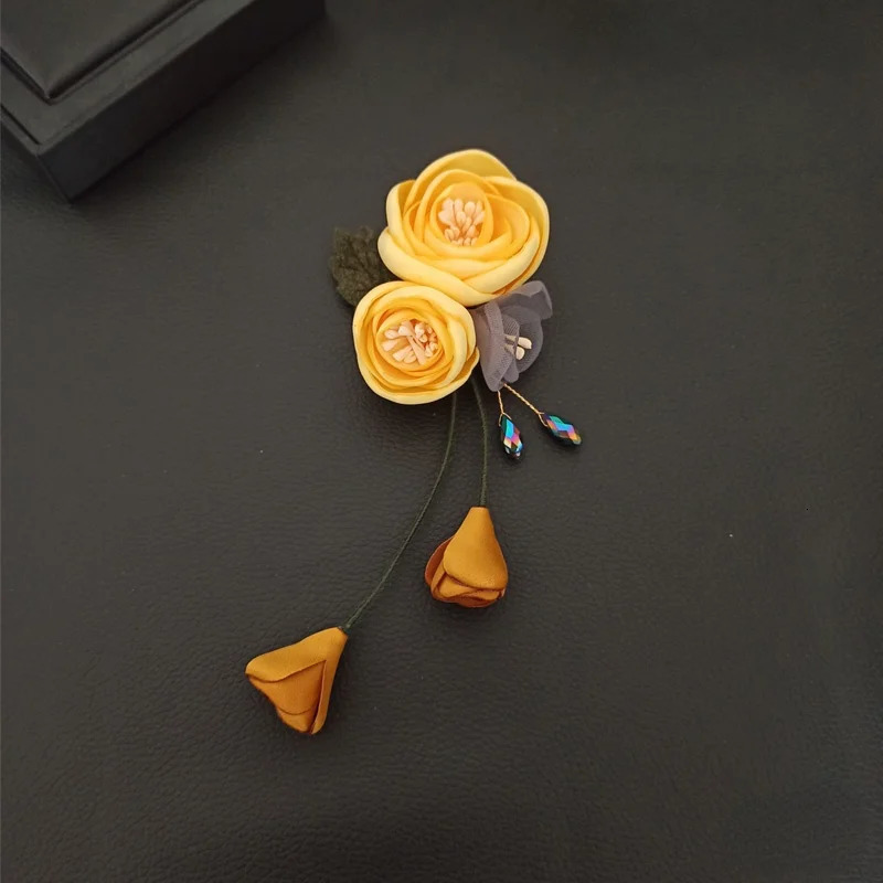Pins Brooches Korean High-end Fabric Flower Brooches for Women Fashion Cloth Tassel Corsage Female Wedding Brooch Pins Jewelry Accessories 231208