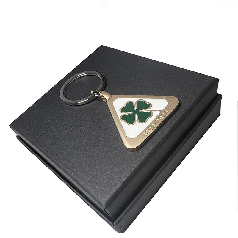 Key Rings Alfa Romeo anniversary four-leaf clover key chain Tonale stelvio giulia car key chain ring decoration 231208