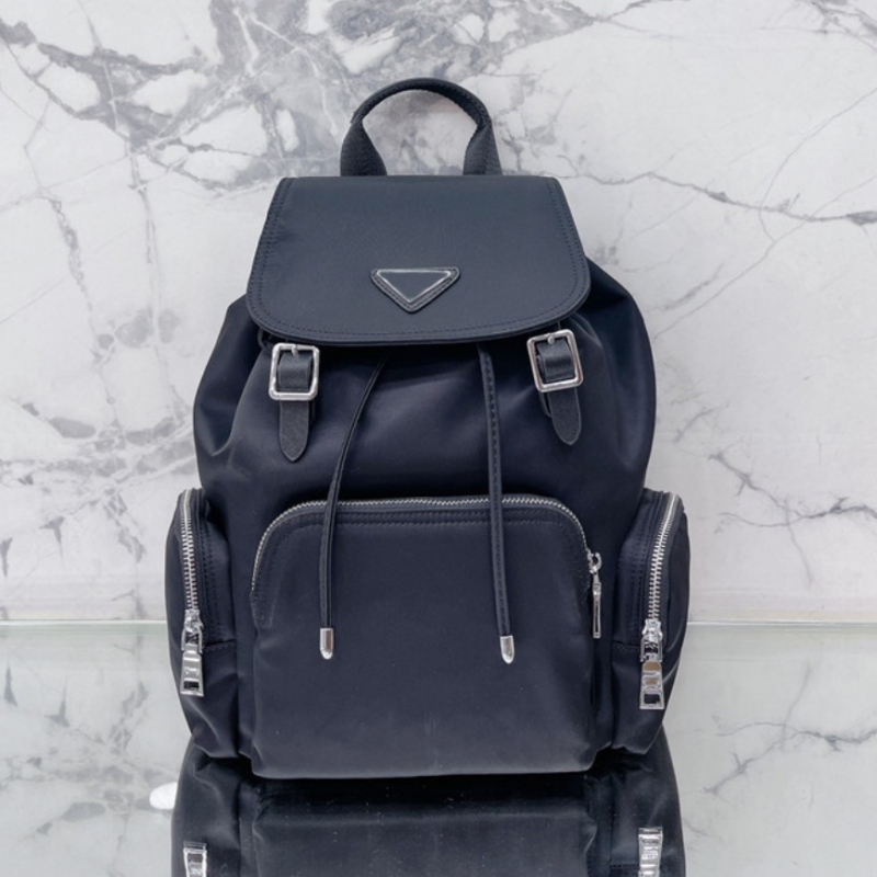 Designers Men's School Bags Backpacks Luxury Black Backpack Nylon Large Capacity Medium Size with Triangle Fashion Outdoor Mountaineering Back Packs Top Quality