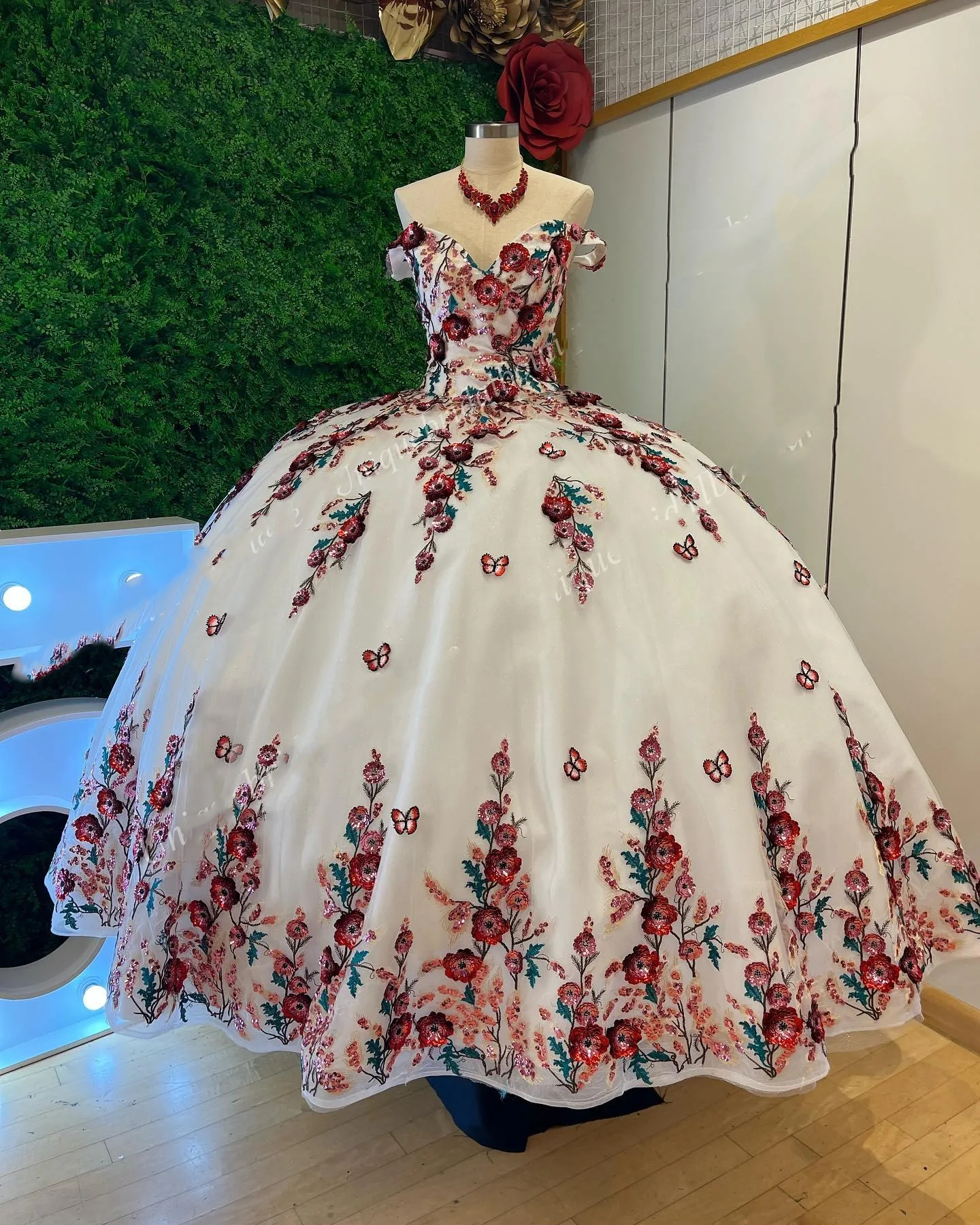 Luxury 3D Floral Sequins Embroidery Quinceanera Dresses Off The Shoulder Glitter Long Sweet 16 Dress For Girls Tulle Prom Special Occasion Gowns 2024