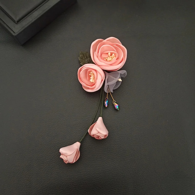 Pins Brooches Korean High-end Fabric Flower Brooches for Women Fashion Cloth Tassel Corsage Female Wedding Brooch Pins Jewelry Accessories 231208