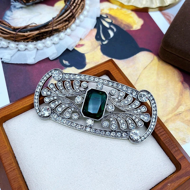 Pins Brooches Vintage Brooches Geometry Crystal Filigree Jewelry Green Stone Pins For Women's Art Deco Accessories 231208